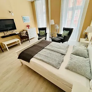 Apartment Academy - Elegant Place Next To The Parliament, Budapest